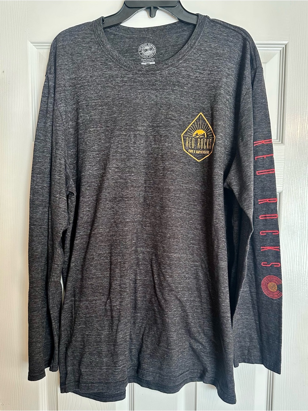 Red Rock Amphitheater Men's Long Sleeve Tee in Charcoal Gray